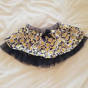 ~Adorable floral skirt. 0-3 months.